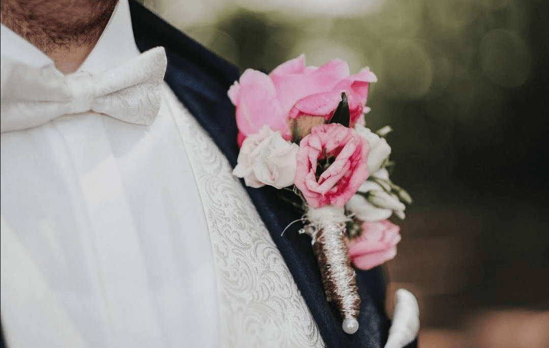 Rustikaler Brautstrauß aus Rosen, orangefarbenen Gerbera und Trockenblumen – perfekt für Boho- oder Vintage-Hochzeiten in Dorsten