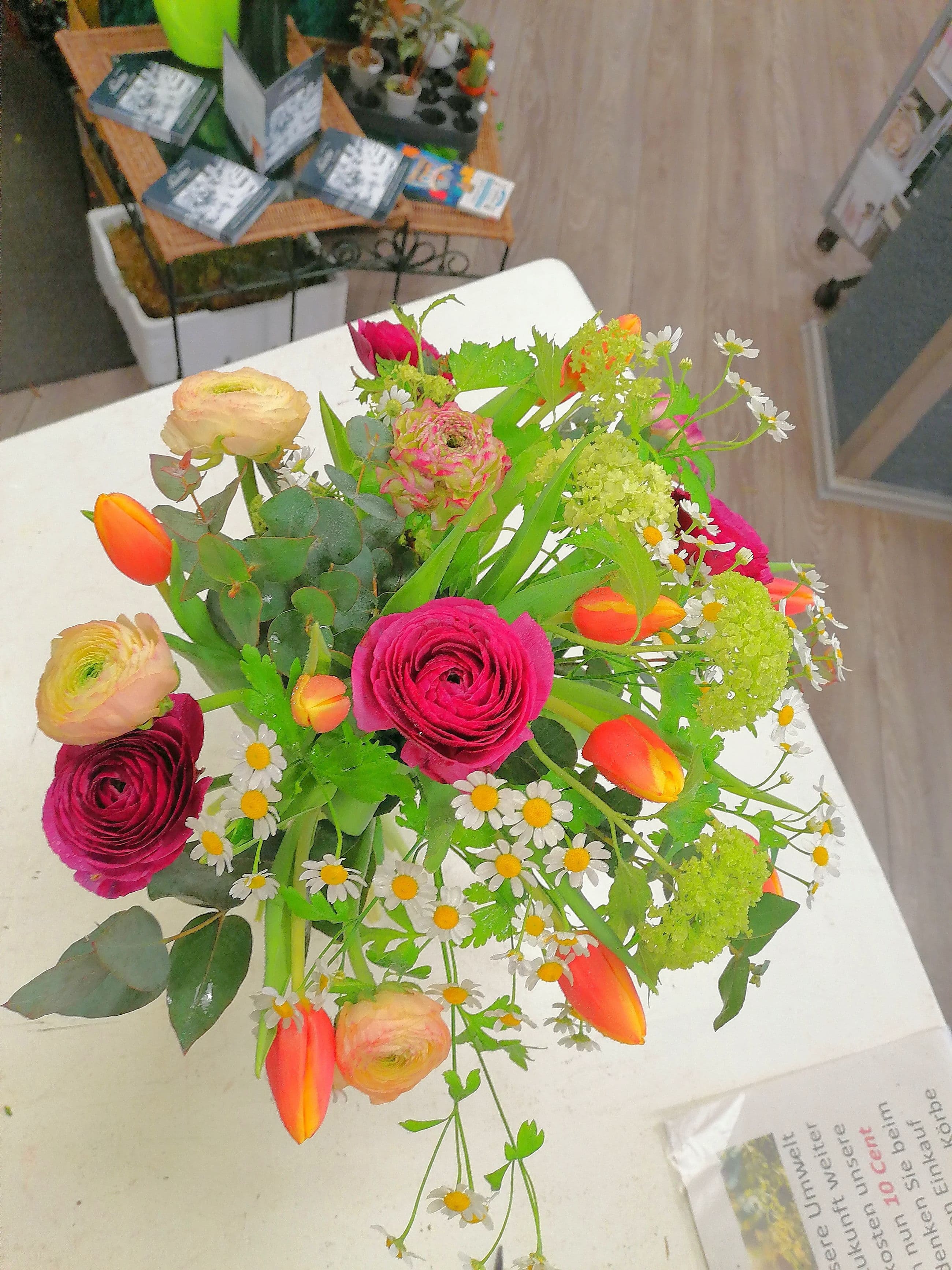Blumenstrauß frisch gebunden – Floristik Köster